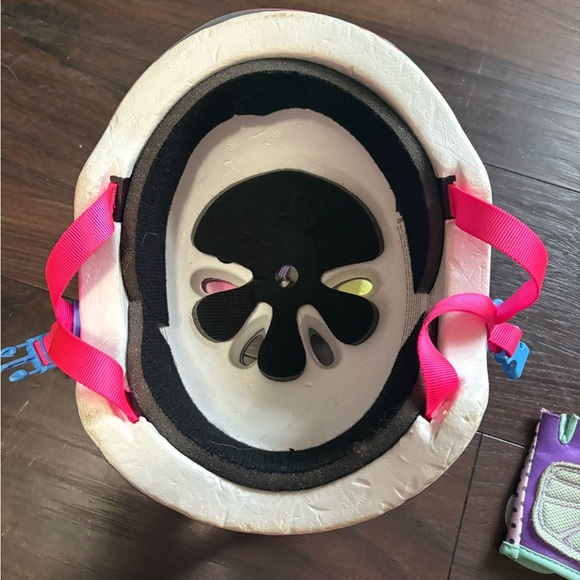 Jojo Siwa size 3-5 yrs helmet, elbow pads, knee pads, gloves pink girly sporty - Picture 7 of 7